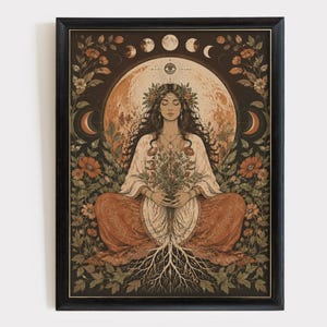 Könnte beinhalten: Ein gerahmter Kunstdruck mit einer zentralen Figur in meditativer Haltung, umgeben von Blumen, Blättern und Wurzeln. Der Hintergrund zeigt einen großen Mond, Mondphasen und ein Auge in einer warmen Farbpalette aus Braun, Beige und Orange.