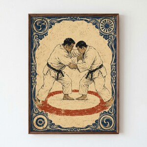 Könnte beinhalten: Ein gerahmter Kunstdruck mit zwei Judoka in weißen Anzügen während eines Kampfes. Die Illustration zeigt einen beigen Hintergrund mit Used-Optik, eine rote kreisförmige Matte und einen dunkelblauen, verzierten Rand mit kreisförmigen Symbolen.