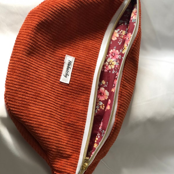 Bauchtasche aus Cord, Terracotta Farbe mit Blumen Motiven, Crossbodytasche, Umhängetasche, Hüpfttasche