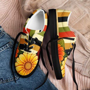 Women’s lace-up canvas shoes