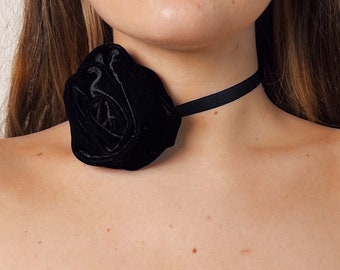Black Velvet Rosette Choker Necklace with Fabric Flower Pendant - Vintage-Style Elegance and Timeless Beauty