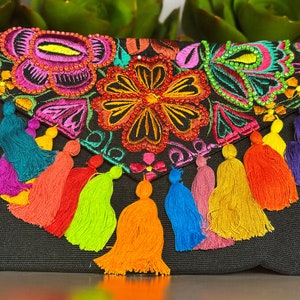 Cartera bordada con flores mexicanas. Cartera sobre el hombro. Cartera mexicana colorida. Cartera floral. Bandolera mexicana artesanal.