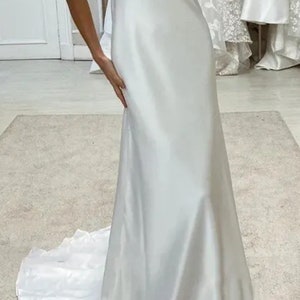 V-Neck Sleeveless Pleated Sleek Mermaid Wedding Dress