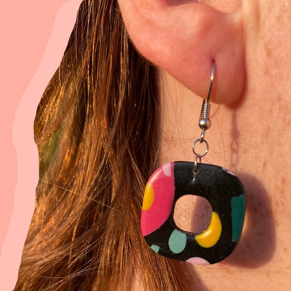 Colorblock Noir Donut carré arrondi - Boucles d'oreilles Clay