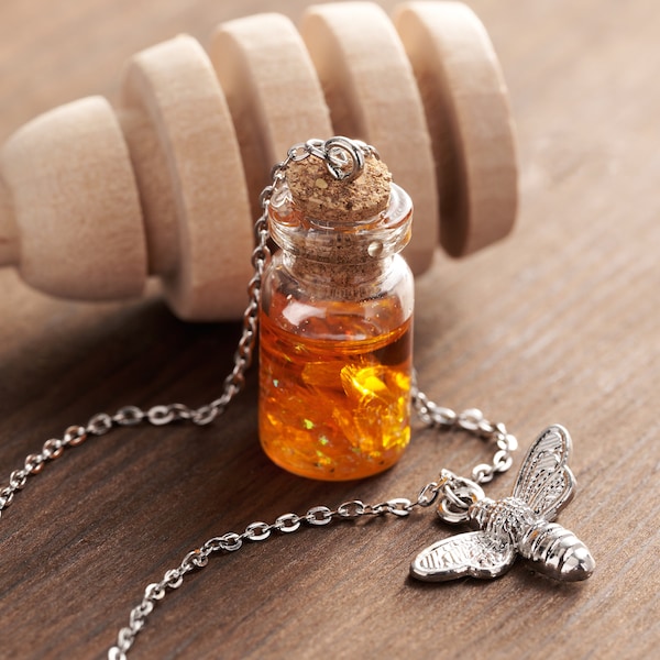 Handmade Honey Jar Bee Necklace, Outdoor Country Boho Jewelry, Cottagecore Eco-Friendly Resin Honey Bee Jewelry, Nature Lover Beekeeper Gift