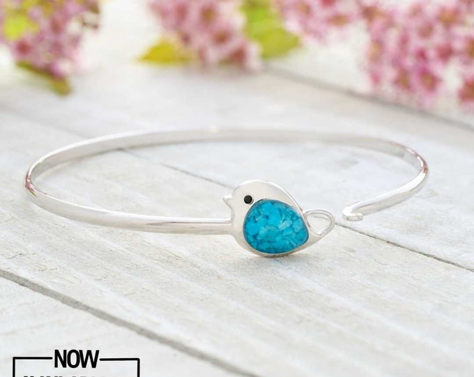Handmade Birdie Bracelet, Crushed Turquoise Bird Pendant Bracelet, Minimalist Nature Jewelry, Spring and Summer Jewelry, Bird Lover Gift