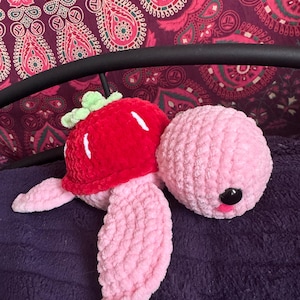 Peluche tartaruga all'uncinetto, peluche tartaruga fragola, peluche tartaruga, regali carini, regali di San Valentino, amigurumi, animali di peluche, tartaruga