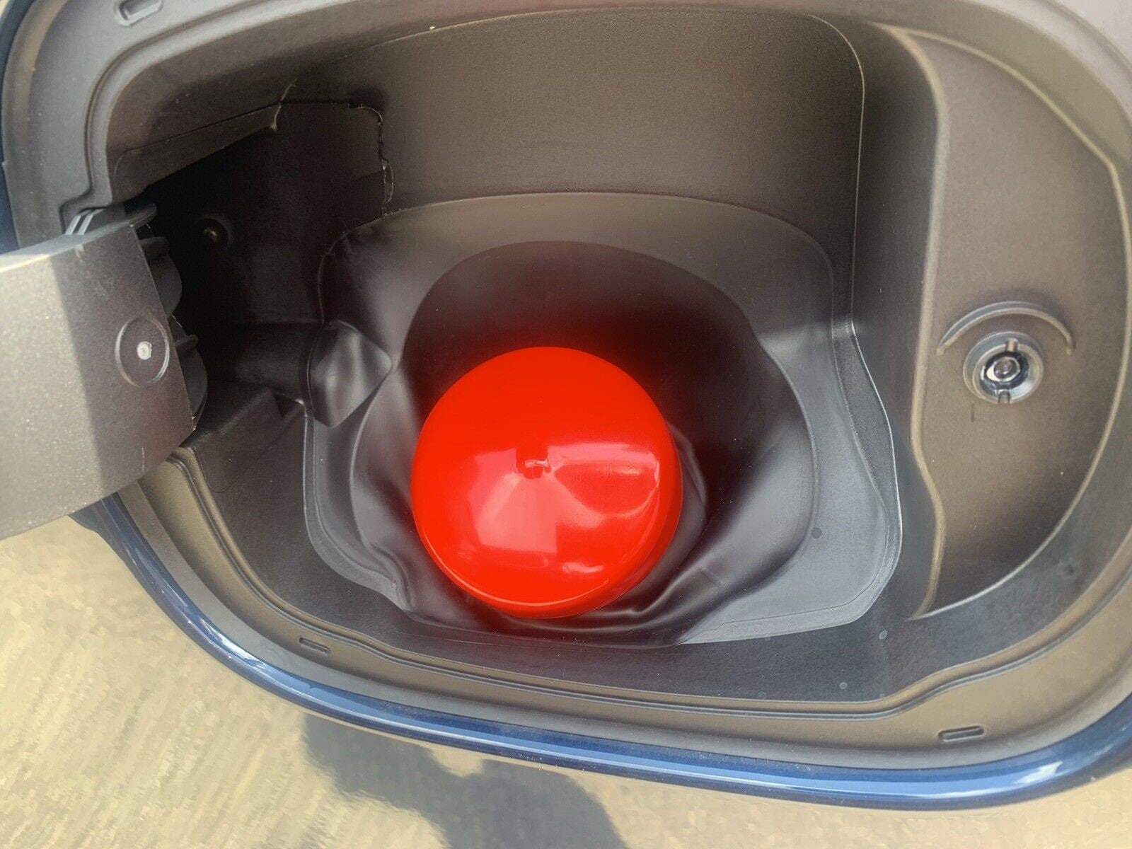 Capless Gas Cap Dust Cover, 2.5in ID, Compatible With Jeep, Dodge, Ram