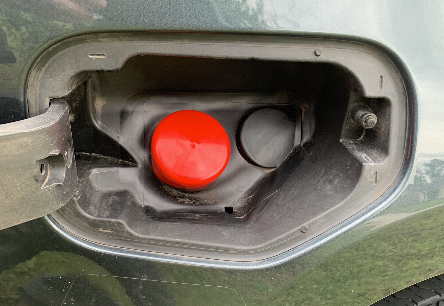 Capless Gas Cap Dust Cover, 2.375in ID, Compatible With Chevrolet, GMC