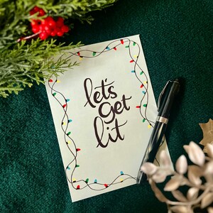 Tarjeta Let’s Get Lit / Tarjeta de Navidad, Navidad, vacaciones, Año Nuevo / Tarjeta de 5x7 / A7 / Divertida / Tarjeta de fiesta navideña / Interior en blanco / Humor / Luces