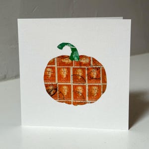 Carte de voeux CITROUILLE / HALLOWEEN / AUTOMNE faite main - Fabriquée avec des timbres-poste vintage - Vierge à l'intérieur - Parfaite pour toutes les occasions