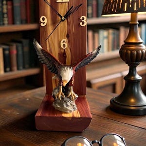 Cedar Live Edge Adler Uhr