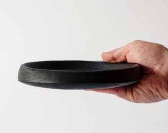 Piatto BOLD / Piatto in legno fatto a mano: texture bruciata, piatto da portata adatto al contatto con gli alimenti (19 cm)