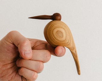 Pedro / Statuetta di uccello minimalista in legno, realizzata a mano