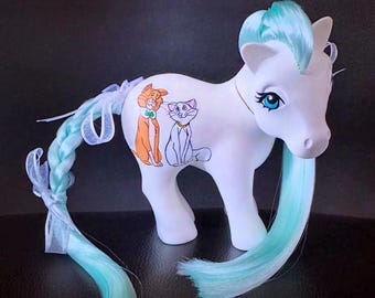 White airbrushed Custom G1 My Little Pony with teal nylon hair and Aristocats