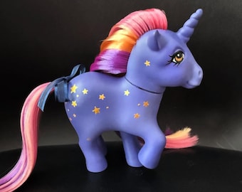 Custom G1 My Little Pony: airbrushed indigo unicorn with gold stars