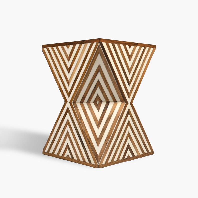 Quadratischer Nussbaum Beistelltisch - Handgefertigtes Design für moderne Eleganz in jedem Raum Bild 8