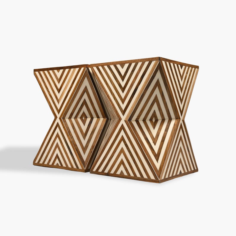 Quadratischer Nussbaum Beistelltisch - Handgefertigtes Design für moderne Eleganz in jedem Raum Bild 4