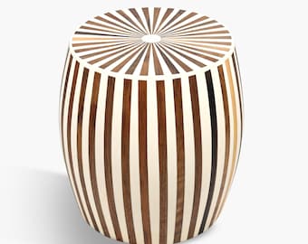 Handgefertigter marokkanischer Beistelltisch aus Nussbaum in Tonnenform - Funktionale Kunst