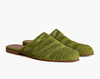 Mules de rafia verde oliva hechos a mano / Zapatillas de mujer elegantes y cómodas