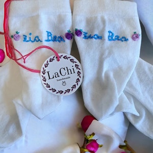 Calzini ricamati a mano personalizzati. Embroidered Socks immagine 2