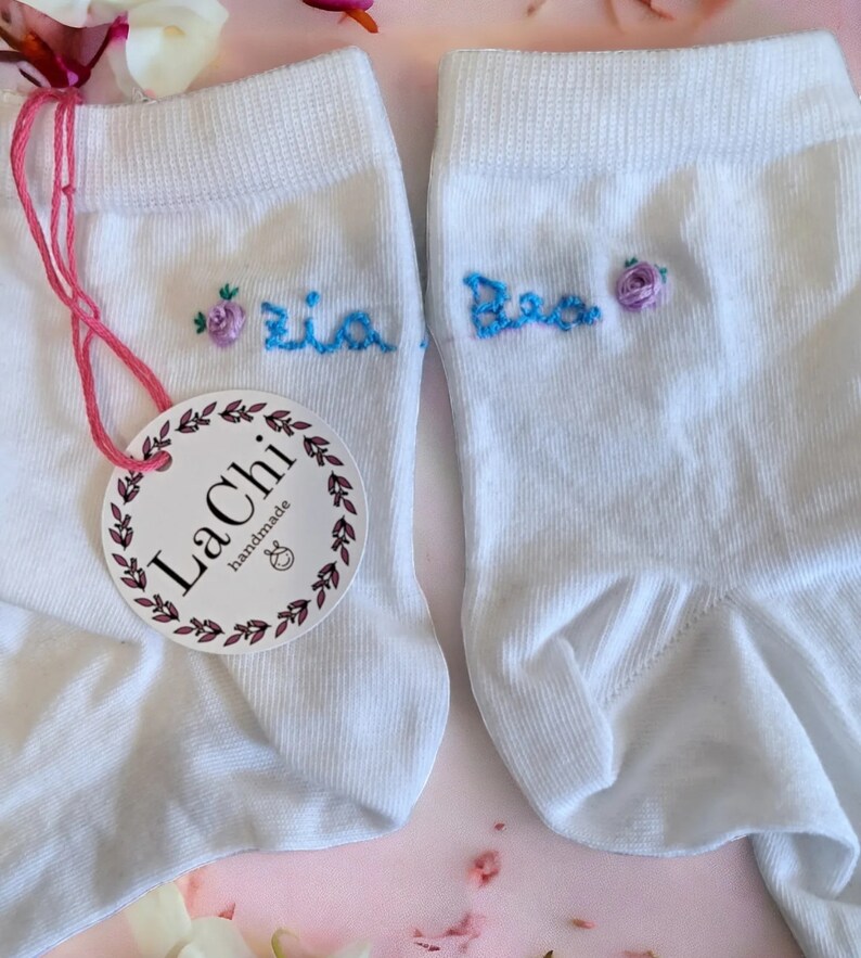 Calzini ricamati a mano personalizzati. Embroidered Socks immagine 3