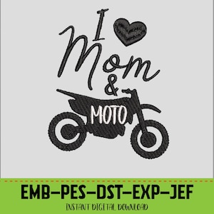 Puede incluir: Diseño en blanco y negro con el texto "I Mom & MOTO", un corazón y una silueta de motocicleta. La parte inferior de la imagen tiene el texto "EMB-PES-DST-EXP-JEF" y "INSTANT DIGITAL DOWNLOAD".