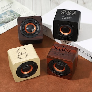 Regalos personalizados gratis para padrinos de boda, altavoz Bluetooth personalizado, altavoz Bluetooth portátil recargable para dama de honor, mini altavoz de madera.