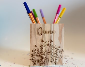 PersExclusive personalized wooden pen holder – Floral design – Elegant desk decoration with name engraving
