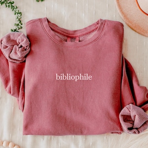 Bibliophile Sweatshirt, Comfort Colors Crewneck Reading Gift for Book Lover Sweatshirt Plus Size Sweatshirts for Women Bookish Gift for Her