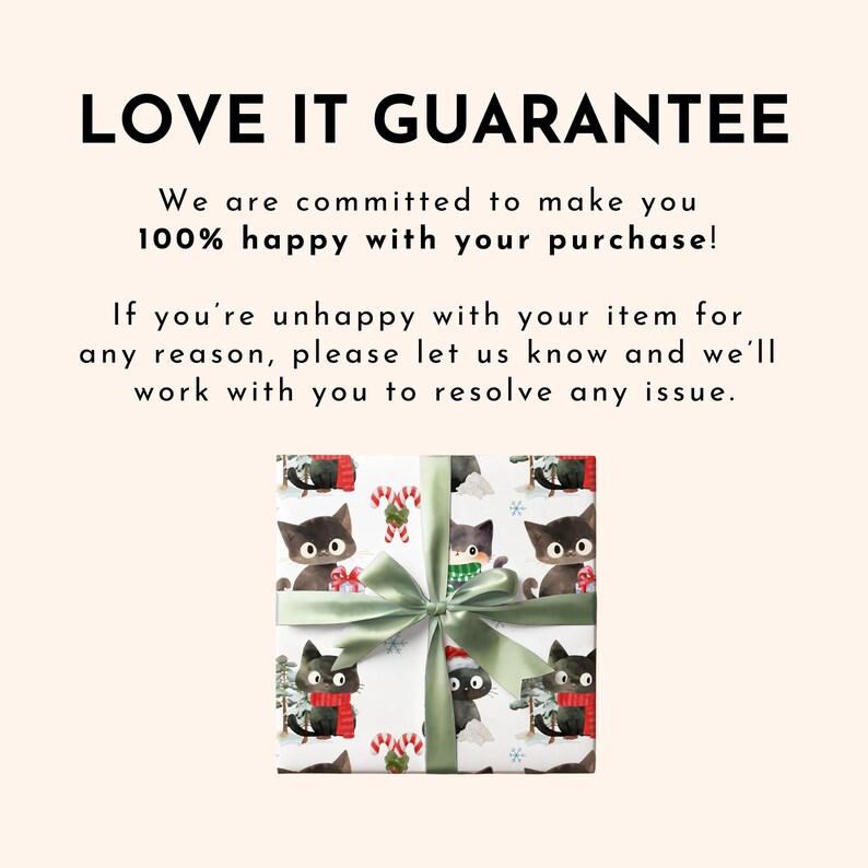 Puede incluir: Un regalo envuelto con una cinta verde. El papel de regalo presenta un patr&oacute;n de gatos negros con accesorios de invierno y bastones de caramelo sobre un fondo blanco. El texto en la parte superior dice "LOVE IT GUARANTEE".