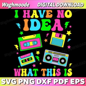 Puede incluir: Gráfico de descarga digital con el texto "I HAVE NO IDEA WHAT THIS IS" en una fuente retro colorida. El diseño incluye ilustraciones de una cinta de cassette, un disquete y un radiocasete sobre un fondo negro.