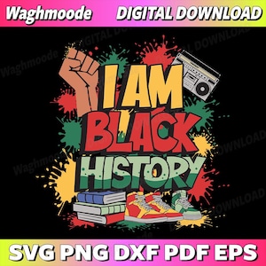 Könnte beinhalten: Digitaler Download-Grafik auf schwarzem Hintergrund mit dem Text "I AM BLACK HISTORY" in Gelb und Rot. Enthält eine geballte Faust, eine Boombox, Bücher und Turnschuhe. Die Wörter "SVG PNG DXF PDF EPS" stehen unten.