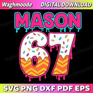 Op de afbeelding: Een digitale download met de naam "MASON" in roze letters met een blauwe omtrek. Het nummer "67" is ontworpen als een donut met hagelslag en druipend roze glazuur. De onderkant van de afbeelding bevat de tekst "SVG PNG DXF PDF EPS".