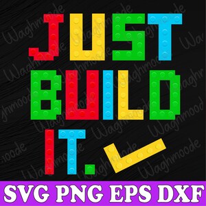 Könnte beinhalten: Ein farbenfrohes Grafikdesign mit dem Text "JUST BUILD IT." im Lego-Steinstil. Die Grafik enthält ein Häkchen aus gelben Lego-Steinen.