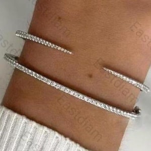 Brazalete de compromiso de moissanita de corte redondo, brazalete abierto con diamantes a juego, brazalete con engaste pavé de una sola fila para mujer, brazalete de plata 925