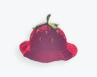 Erdbeer Sommer Sonnenhut, handgehäkelt aus glatter, kühler Baumwollwolle mit handgestickten Samen oder Pailletten für sommerlichen Glanz, Größe 0-Erwachsener