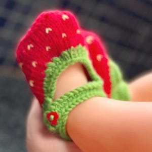 Handgebreide babyslofjes aardbei: merinowol of biologisch katoen