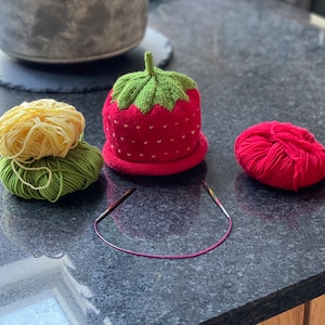 Bonnet fraise, tricoté à la main en laine mérinos fine ou pur coton, nouveau-né à 8 ans image 6