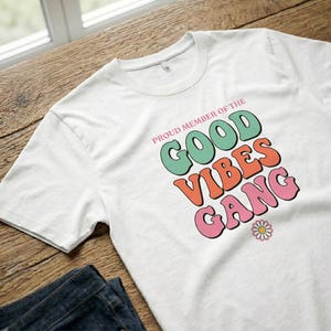 T-Shirt Proud Member Good Vibes Gang Wavy Bubble Font Daisy Art image 8