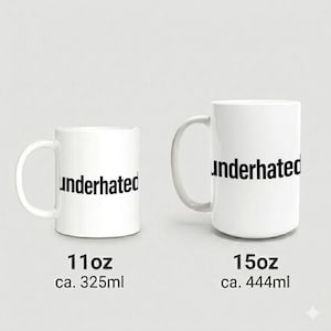 Mug Black text underhated Bild 4