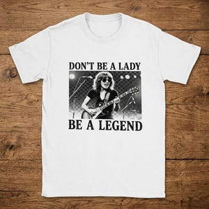 T-Shirt Vintage Rock and Roll Graphic Don't Be A Lady Legend