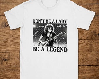 T-Shirt Vintage Rock and Roll Graphic Don't Be A Lady Legend