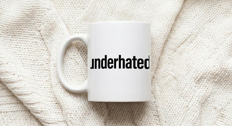 Mug Black text underhated Bild 1