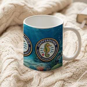 Tasse Seepferdchen für Kinder | Schwimmabzeichen Geschenk | Maritime Keramik Tasse mit Badges | Minimalistisches Design Bild 6