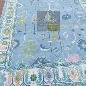 Hand-Knotted Wool Oushak Rug: Soft Pink Accent, Turkish Style