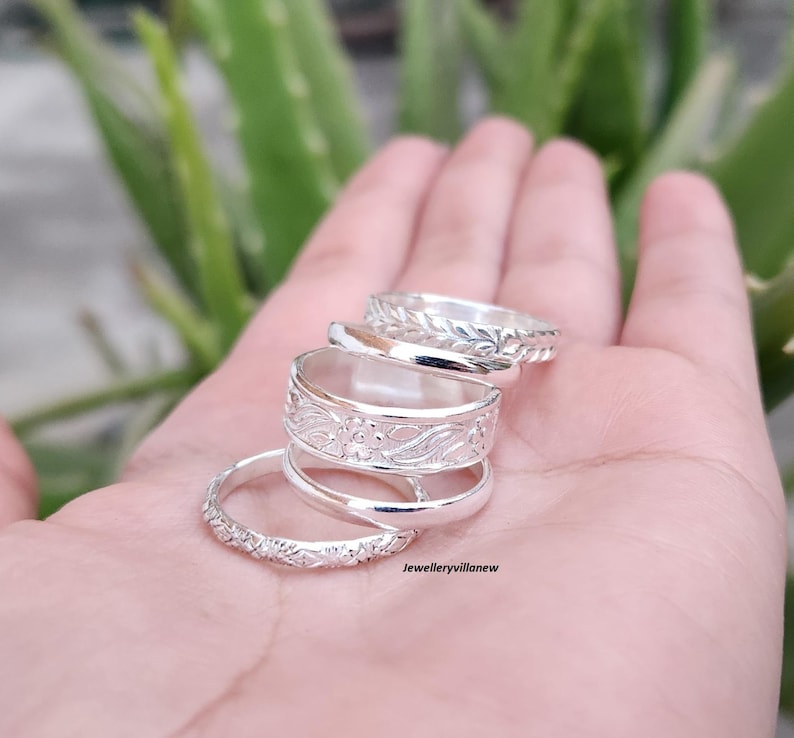Conjunto de anillos apilables de plata de ley hechos a mano, anillos minimalistas de estilo bohemio. imagen 10