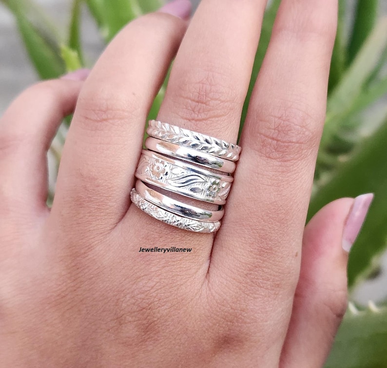 Conjunto de anillos apilables de plata de ley hechos a mano, anillos minimalistas de estilo bohemio. imagen 17