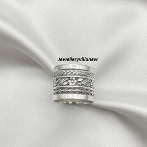 Conjunto de anillos apilables de plata de ley hechos a mano, anillos minimalistas de estilo bohemio. imagen 15