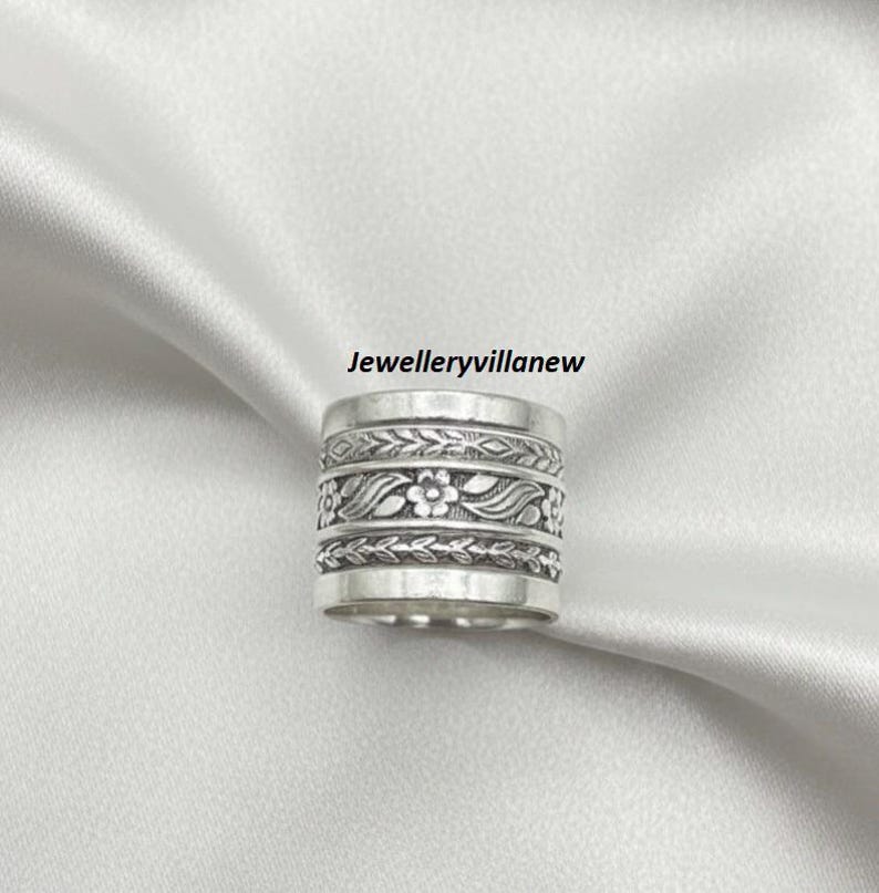 Conjunto de anillos apilables de plata de ley hechos a mano, anillos minimalistas de estilo bohemio. imagen 15
